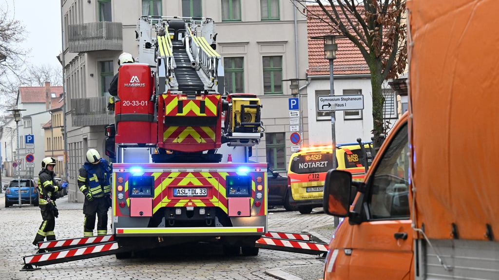 In der Ascherslebener Wilhelmstraße führte ein Feuerwehreinsatz zu Behinderungen.