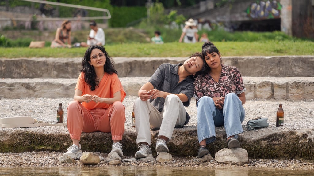 Sema (Şafak Şengül, l-r), Kim (Viet Pham) und Maya (Salka Weber).