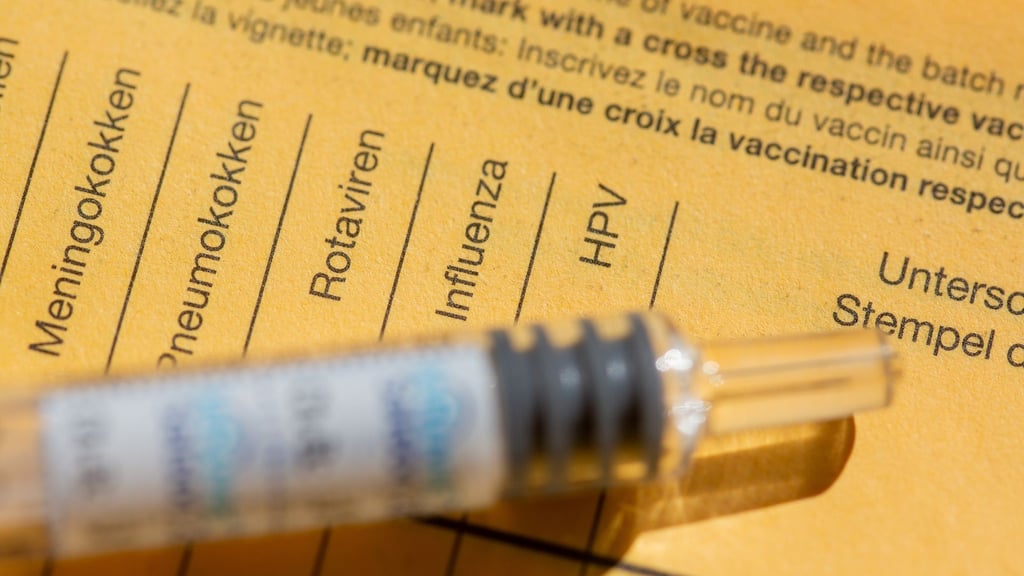 Die Impfung gegen Meningokokken der vier Untergruppen ist mit einer Kombi-Dosis möglich. (Symbolbild)