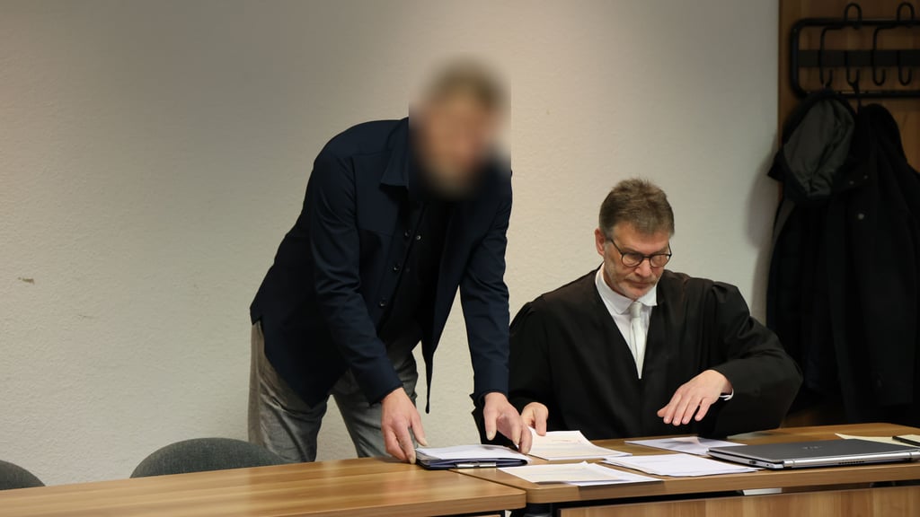 Ehemaliger Kita-Chef aus Halle vor Gericht.