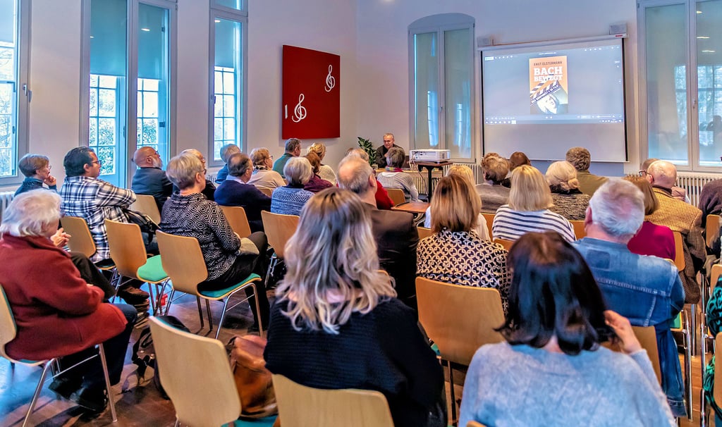 Als Filmjournalist und Autor Knut Elstermann im Veranstaltungszentrum in Köthen zum Vortrag eingeladen hatte, waren viele Interessierte dabei. 