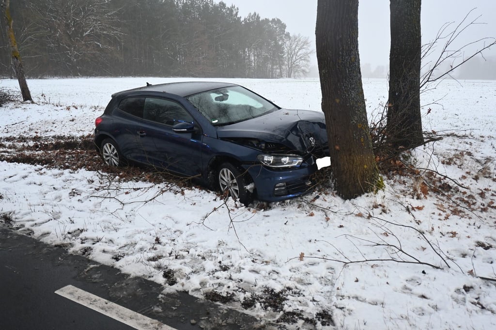 Die glatte Straße zwischen Gardelegen und Letzlingen wurde auch einem 19-Jährigen zum Verhängnis.