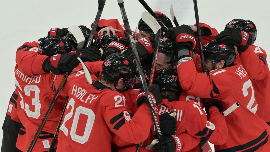 Top-Favorit Kanada rettete sich mit einem Sieg in der Overtime ins Halbfinale,