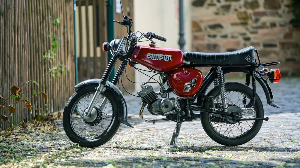 Ein Theaterprojekt in Suhl will die Geschichte des traditionsreichen Simson-Mopeds und seine Bedeutung für ostdeutsche Biografien künstlerisch aufarbeiten.(Archivbild)