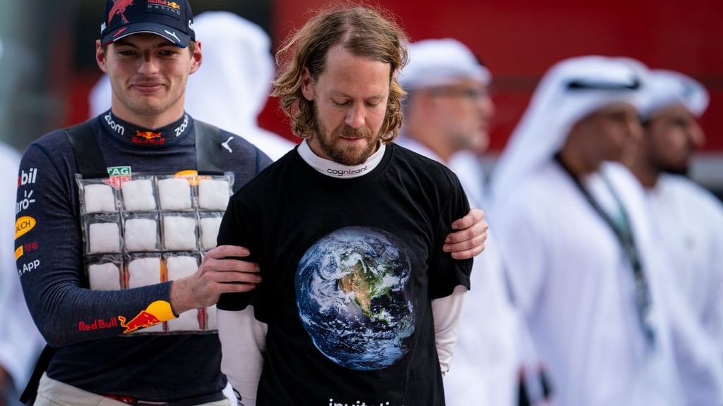 Max Verstappen (l) nimmt Sebastian Vettels Le-Mans-Idee gerne auf. (Archivbild)