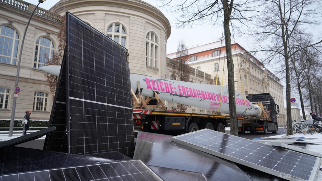 Katherina Reiche (CDU) plant Reformen beim Ausbau der Stromnetze und der erneuerbaren Energien.