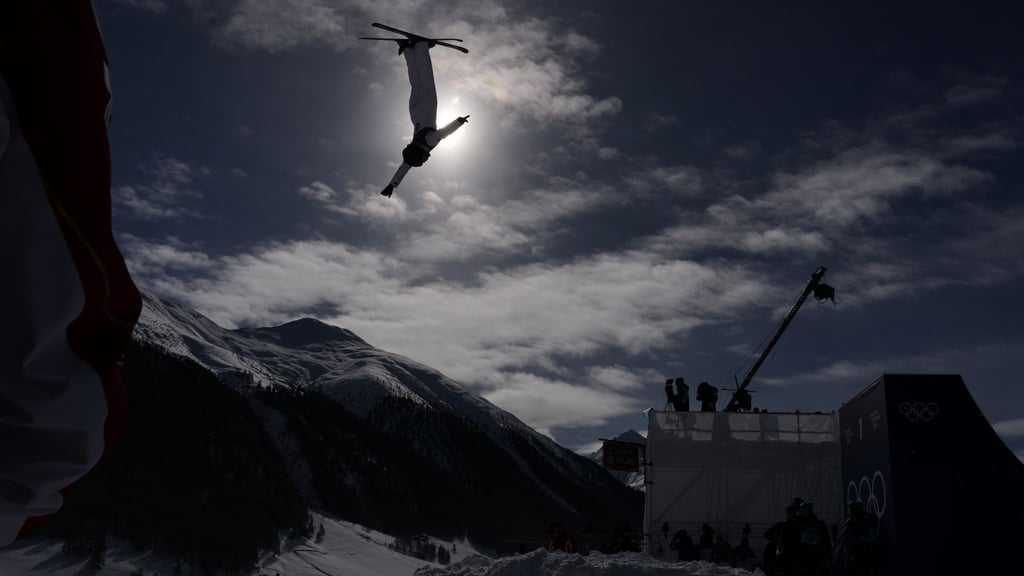 Spektakuläre Sprünge: Meiting Chen im olympischen Aerials-Wettbewerb