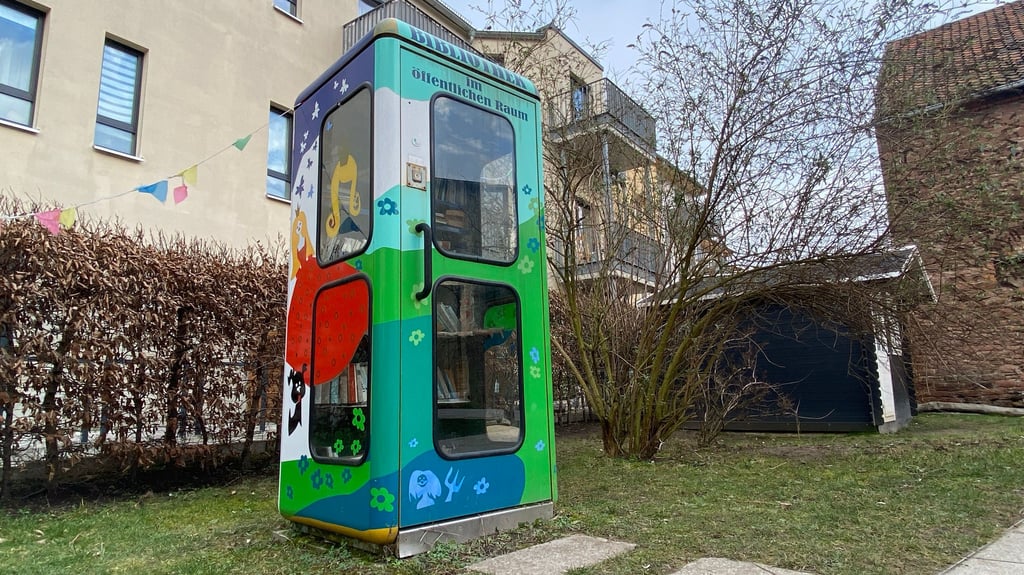 Eine Bücherzelle wie hier in Haldensleben soll bald auch nach Randau kommen.