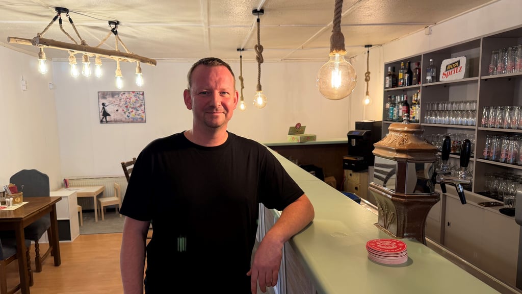 Yves Hempel ist der neue Betreiber der Magdeburger Gaststätte „Fast wie zu Hause“. 