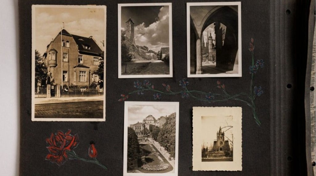 Josef Sýkoras Fotoalbum zeigt Ansichten von Halle und seine eigenen Illustrationen.