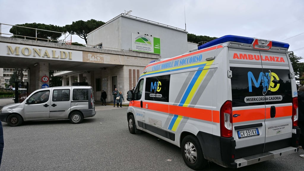 Der kleine Junge wird in der Monaldi-Klinik von Neapel behandelt.