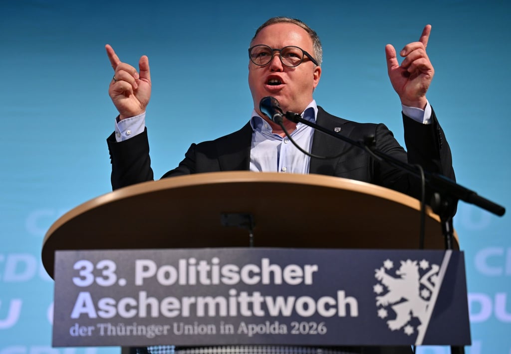 Thüringens Ministerpräsident Mario Voigt (CDU) geht die AfD hart an.