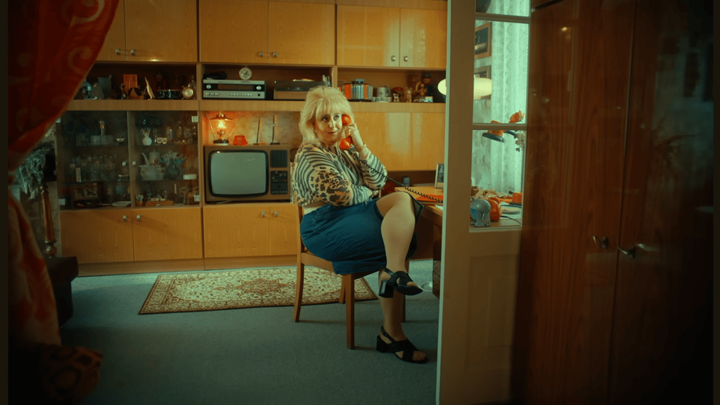 Das Musikvideo ist in einer Gartenlaube gedreht worden.