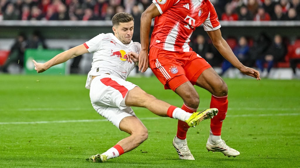 Christoph Baumgarter (l.) im Ligaspiel gegen den FC Bayern.