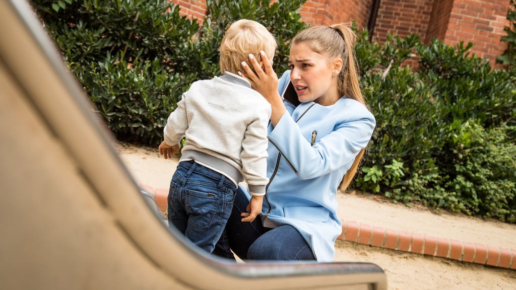 Das Kind wirkt nach dem Sturz auf den Kopf benommen? Das könnte für eine Gehirnerschütterung sprechen.