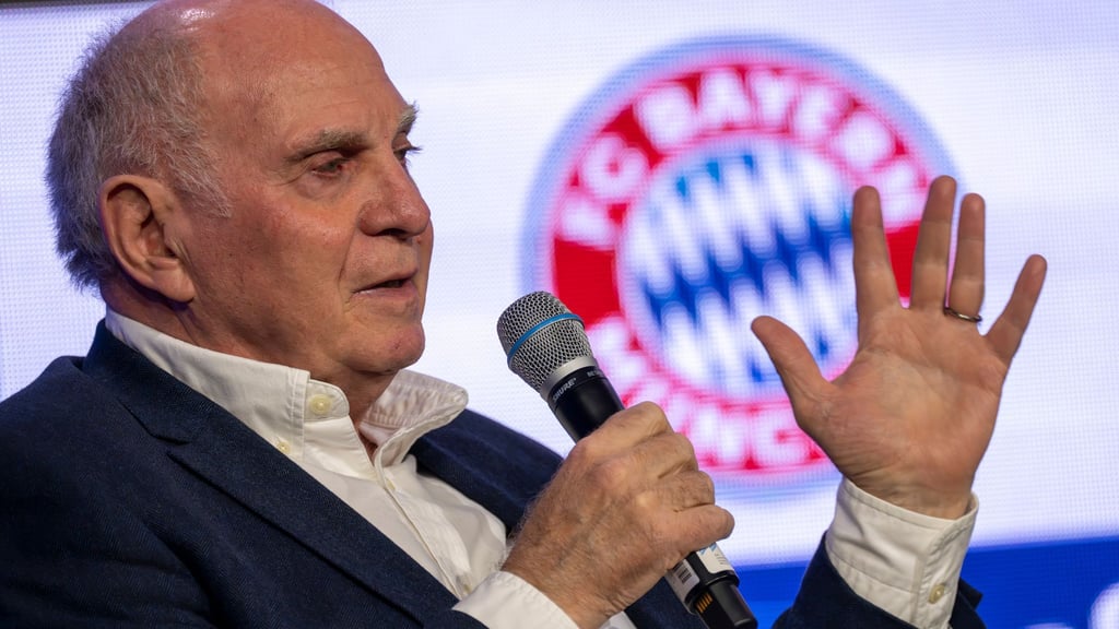 Für Uli Hoeneß spielen bei der WM 2026 zu viele Teams um den Titel. (Archivbild)