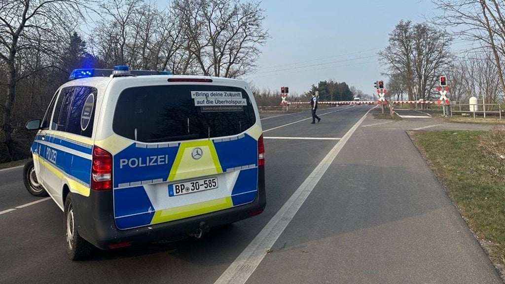 Auf Google ist die „Asi-Schranke“ in der Gemeinde Biederitz als „dauerhaft geschlossen“ gelistet.