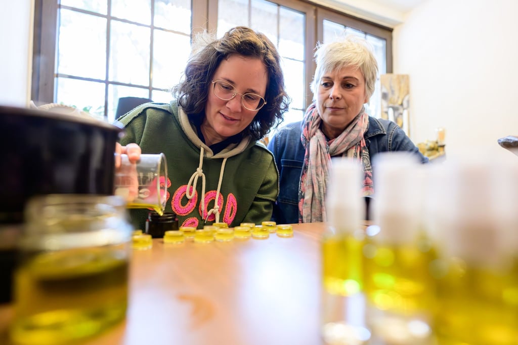 Naturkosmetik aus der Lüneburger Heide: Tannenwachs und Bienenöl.