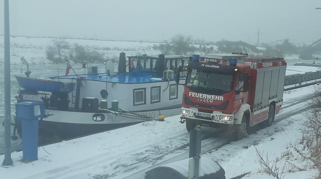 Die MS "Maks" sitzt nach einer Leckage bereits seit sechs Wochen in Cavörde fest.