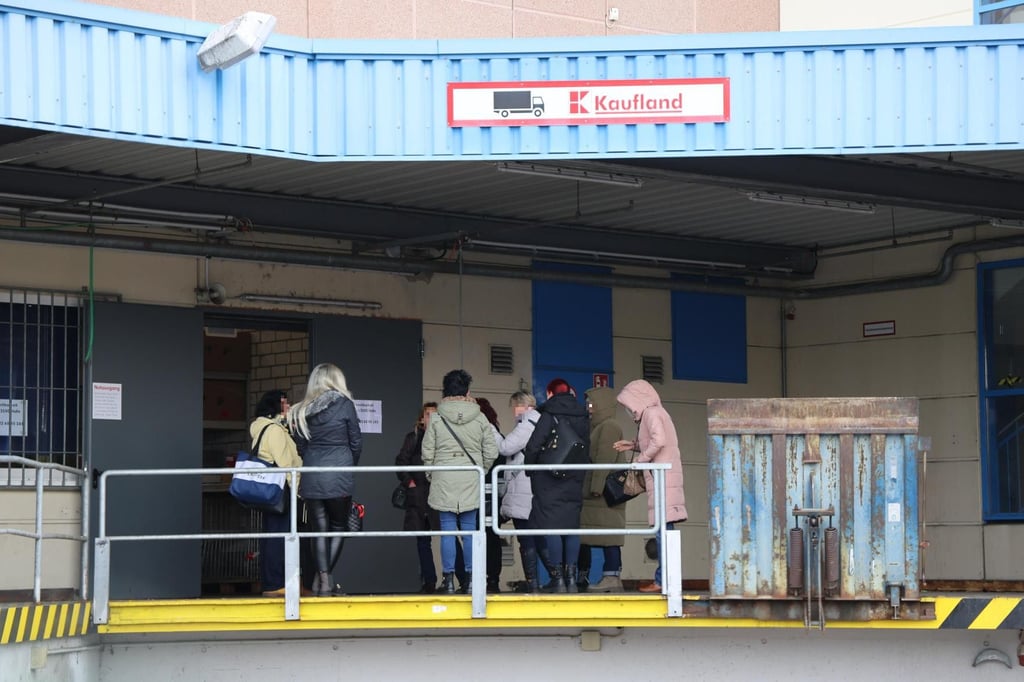 Das Aus steht fest: Der Kaufland im Südstadt Center in Halle öffnet nicht mehr. Am Donnerstag fingen die Mitarbeiter an, den Laden leerzuräumen.&nbsp;