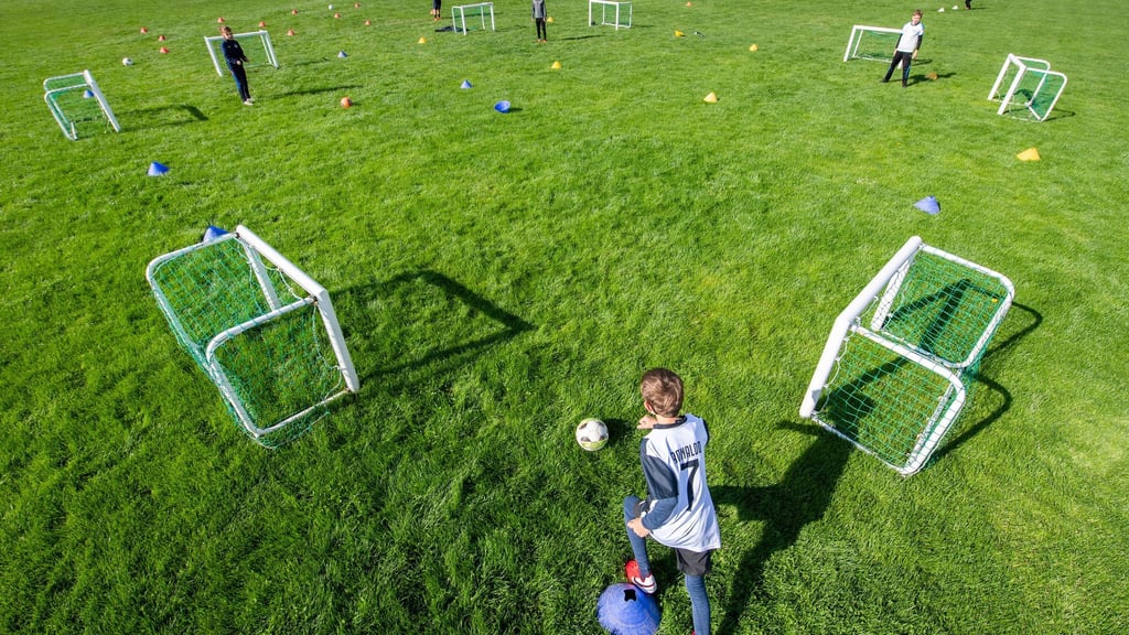 Ohne Leistungsdruck zum Erfolg: Eltern sollten darauf achten, dass Freizeitaktivitäten Freude bereiten und nicht zu Stress führen.