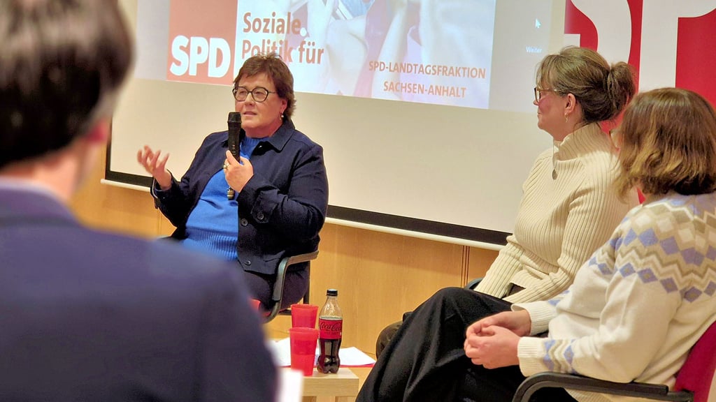 Petra Grimm-Benne, Ministerin für Arbeit, Soziales, Gesundheit und Gleichstellung, hat sich in Stendal den Fragen von Erziehern und Amtsträgern zum neuen Landesgesetz „Kita Stabil“ gestellt.