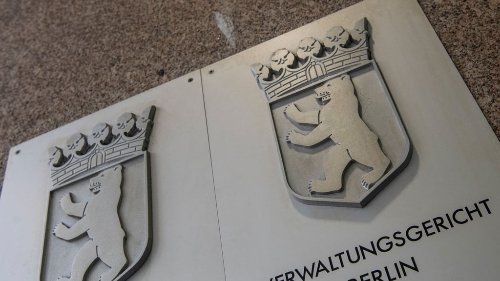 Das Verwaltungsgericht verhandelt über Klagen gegen Versammlungsverbote für Jahrestage der Nakba 2022 und 2023. (Symbolbild)