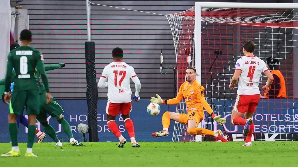 30. Gegentreffer der Saison in der Bundesliga: Svanberg erzielt das 2:1 für Wolfsburg.