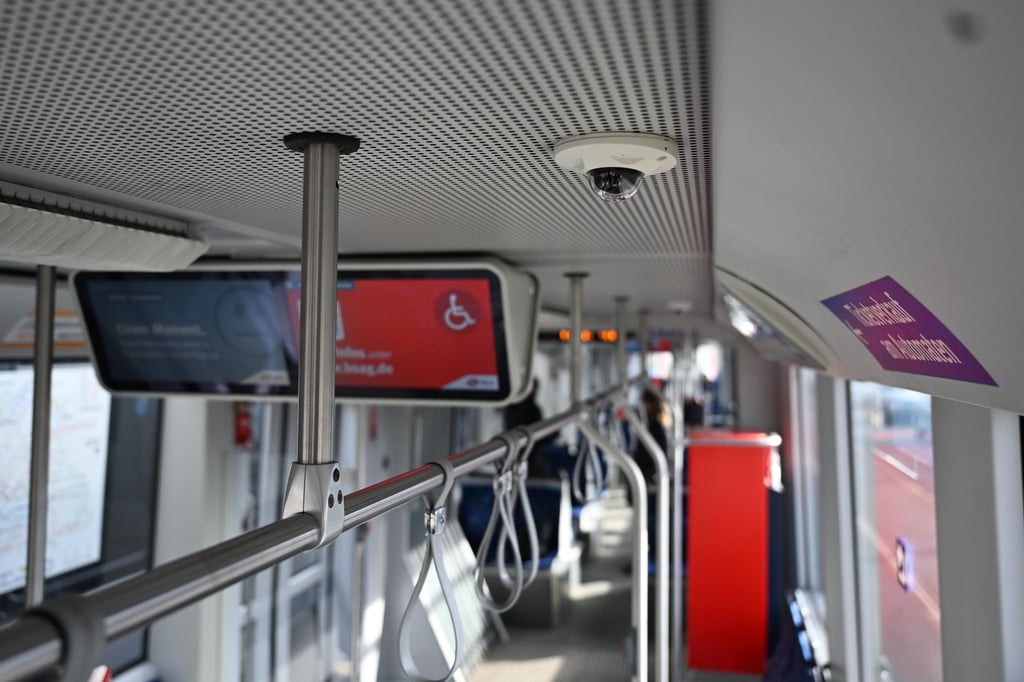 Mithilfe Künstlicher Intelligenz sollen Angriffe auf Fahrpersonal und Fahrgäste zurückgehen.