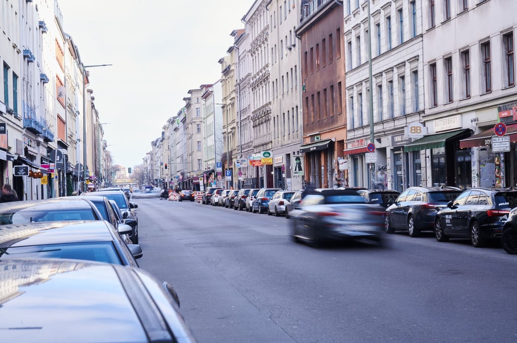 Das Mietshaus befindet sich in der bekannten Oranienstraße mitten im Kneipenkiez von Kreuzberg. (Symbolbild)