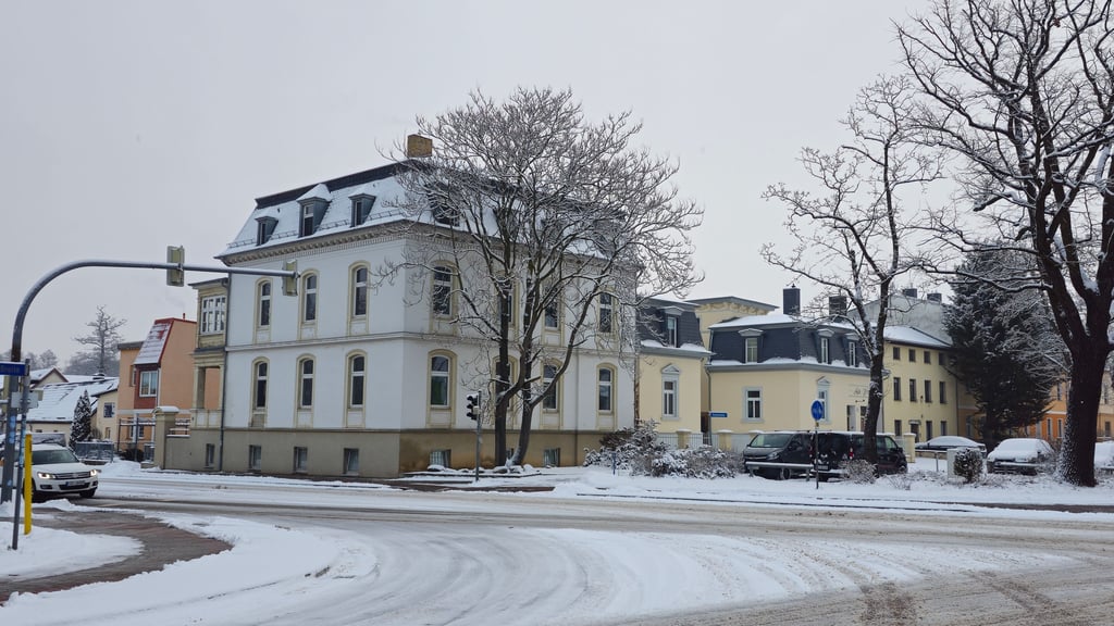 In diesem Altbau am Zerbster Frauentorplatz ist derzeit eine 5-Zimmer-Wohnung zu haben.