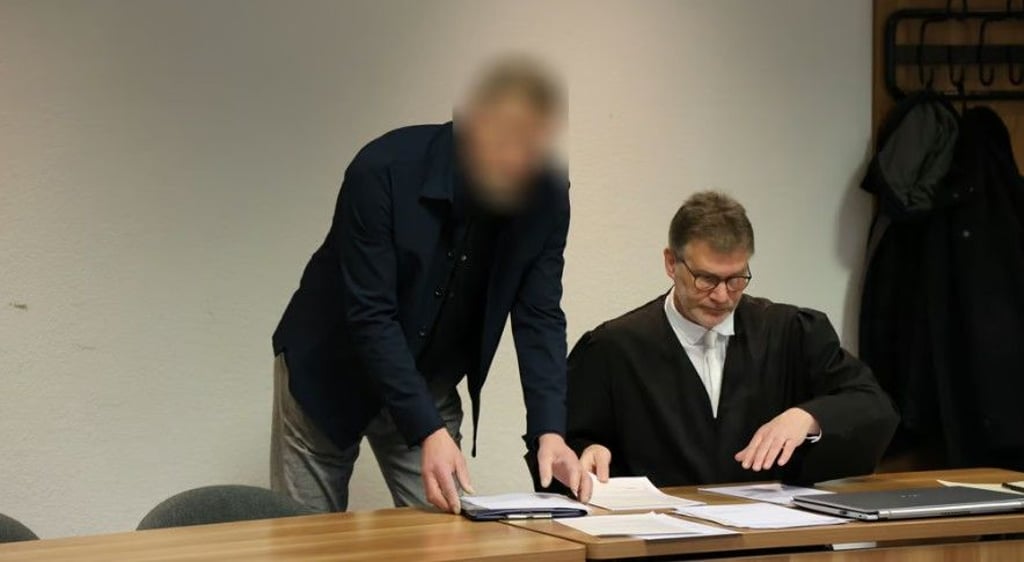 Ehemaliger Kita-Chef aus Halle vor Gericht.