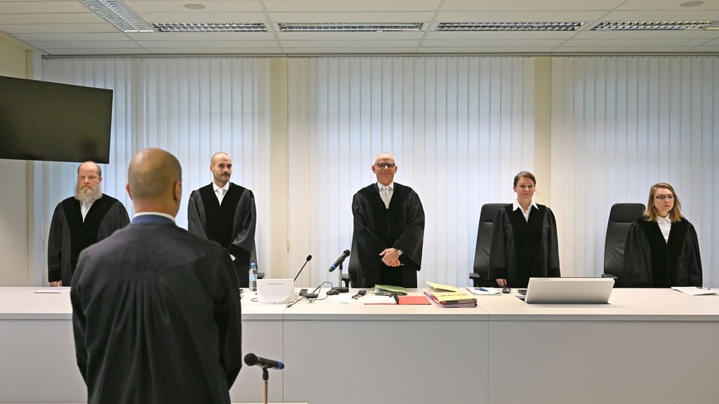 Das Verwaltungsgericht überprüft Versammlungsverbote der Polizei.