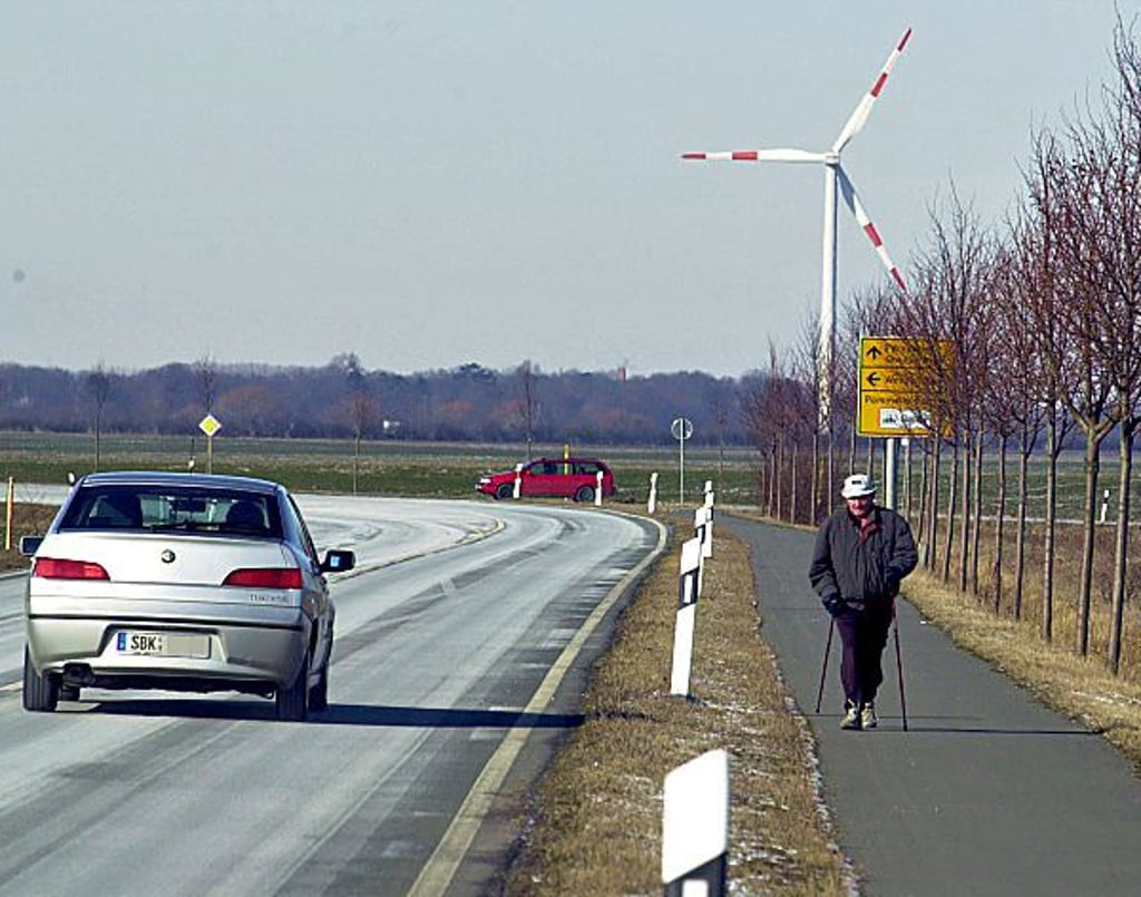 Die Kreisstraße ist heute eine moderne Piste. Besonders der Radweg wird gut angenommen. 