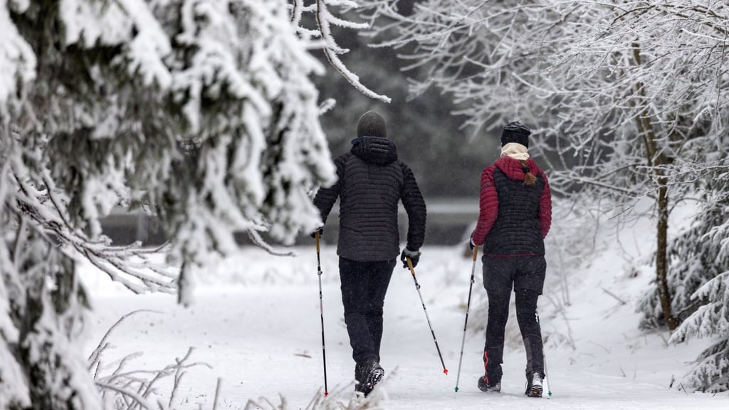 Mehr als 460 Kilometer Loipen locken die Menschen zum Ende der Ferien in die Wintersportgebiete. (Symbolbild)