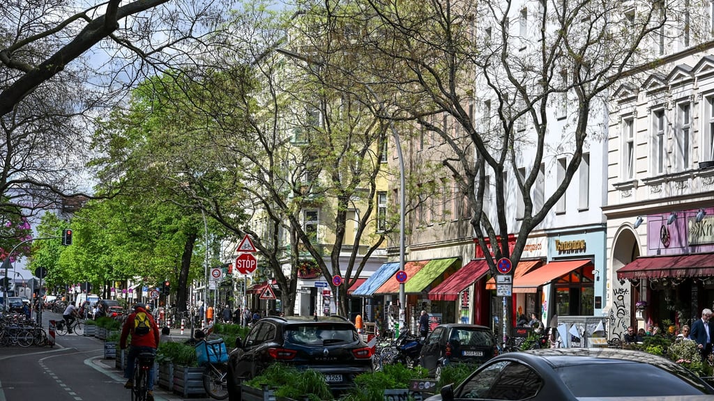 Die Umgestaltung der Bergmannstraße in Berlin-Kreuzberg sollte den Autoverkehr reduzieren und für mehr Lebensqualität sorgen. (Archivbild)