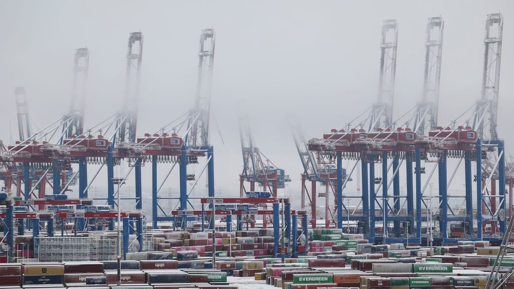 Die Umschlagszahlen in Hamburger Hafen sind nach drei Jahren wieder gestiegen. (Archivbild)