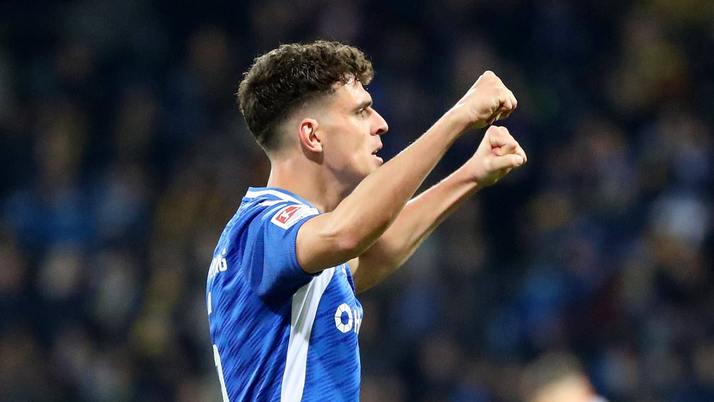 Tobias Müller strahlt vor dem Spiel des 1. FC Magdeburg am Samstagabend auf Schalke viel Zuversicht aus.