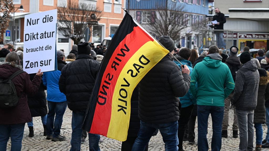 Viele in Ostdeutschland sind nicht zufrieden mit dem Funktionieren der Demokratie. (Archivbild)