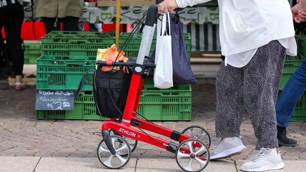 Aus dem Härtefallfonds für bedürftige Rentner aus der ehemaligen DDR und Osteuropa flossen zum Jahresende mehrere Hundert Millionen Euro ungenutzt zurück an die Staatskasse. (Symbolbild)