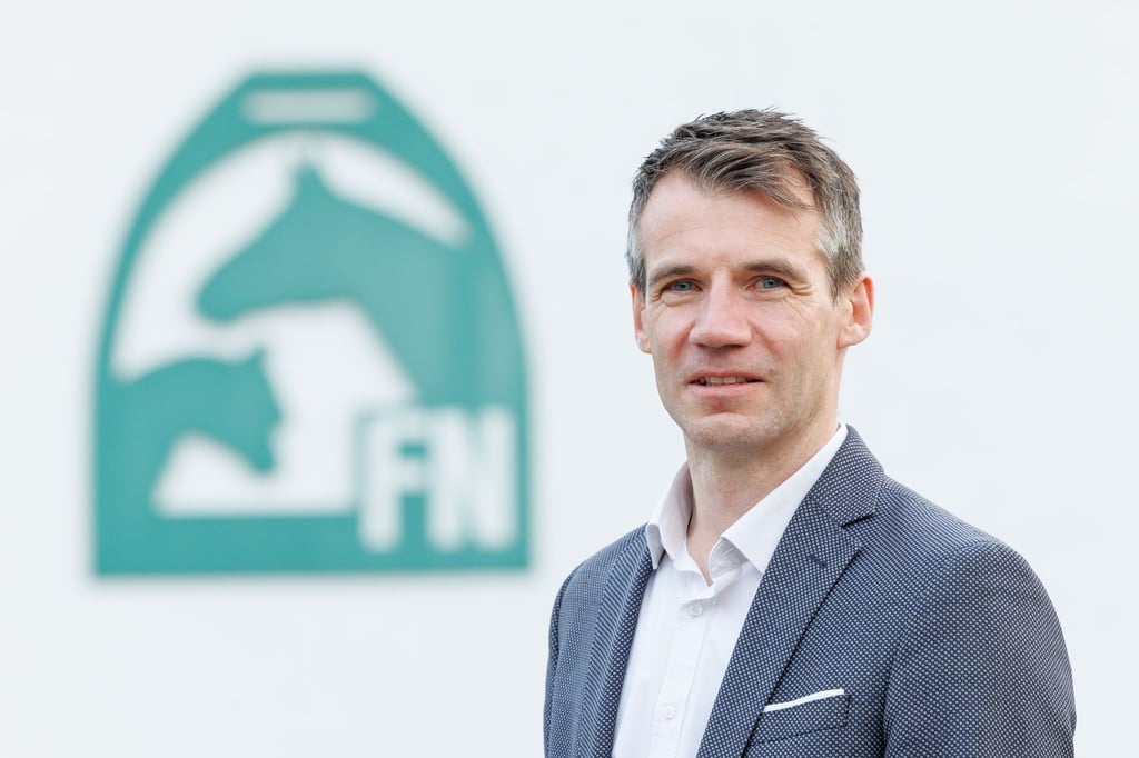 Der Vorstandsvorsitzende der Deutschen Reiterlichen Vereinigung, Dennis Peiler, äußert sich zur Tierquälerei in München: „Tief erschüttert“