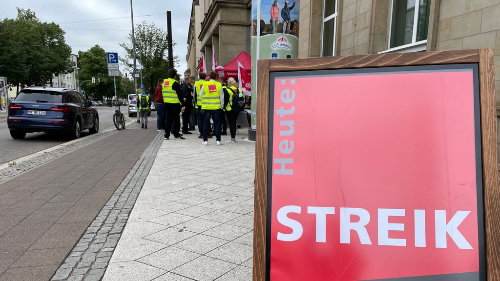 Die Gewerkschaft Verdi droht in den laufenden Tarifverhandlungen mit weiteren Streiks. Das würde auch die Magdeburger Verkehrsbetriebe betreffen.