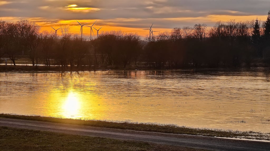 Keineswegs idyllisch: Im Winter 2023/24 überflutete das Wasser der Helme weite Bereiche der Goldenen Aue. Künftig solchen Ereignissen entgegenzuwirken, hat sich der jüngst gegründete Förderverein Helme in seine Satzung geschrieben. 