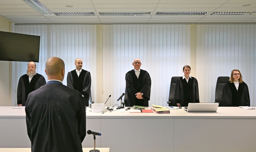 Das Verwaltungsgericht überprüft Versammlungsverbote der Polizei.