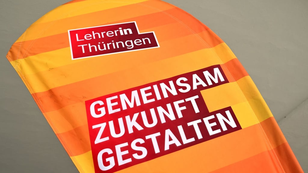 In Thüringen sind im ersten Schulhalbjahr mehr Lehrerinnen und Lehrer eingestellt worden. (Symbolbild)