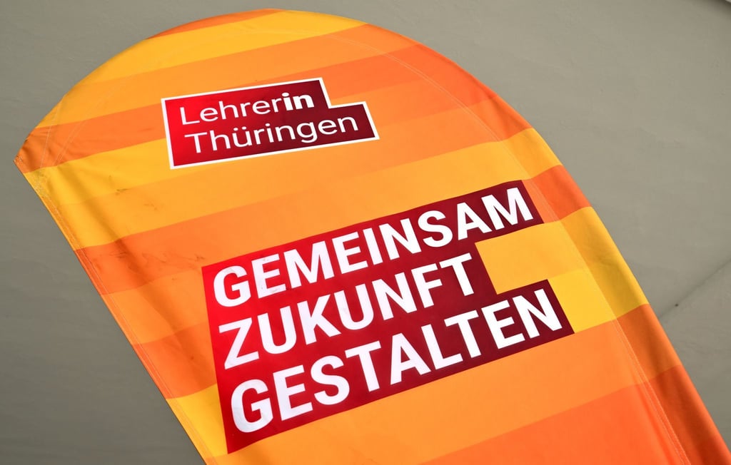 In Thüringen sind im ersten Schulhalbjahr mehr Lehrerinnen und Lehrer eingestellt worden. (Symbolbild)