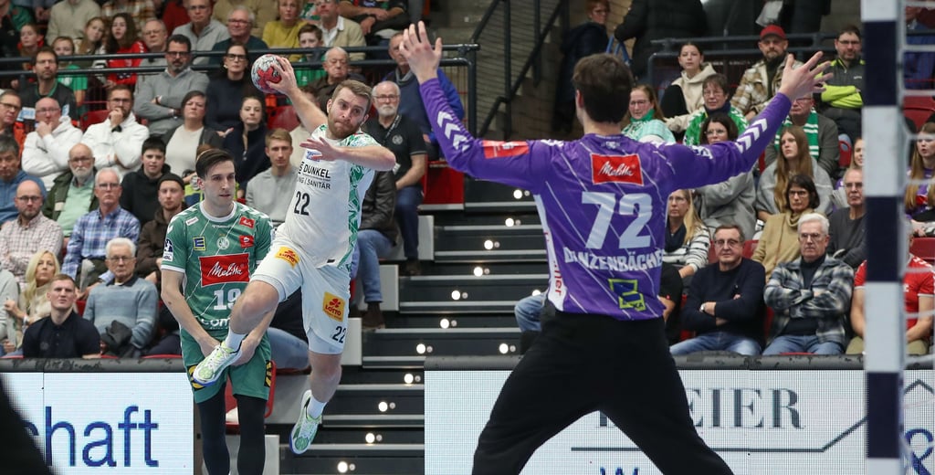 Lukas Mertens war im Hinspiel bei GWD Minden mit sieben Toren bester Werfer des SC Magdeburg.