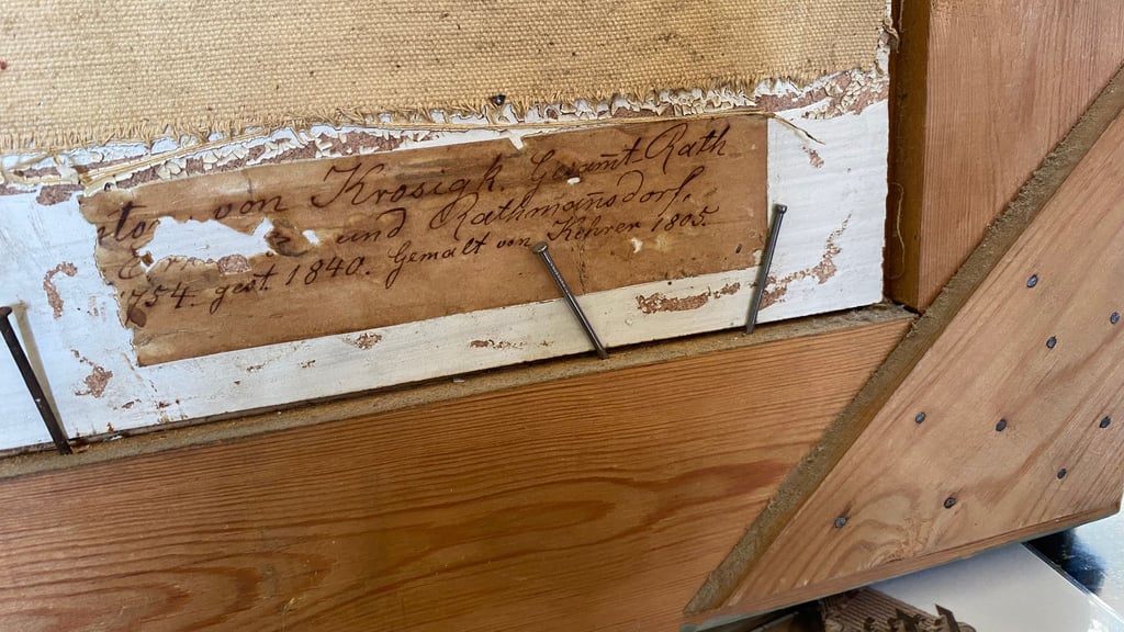 Einst Teil der Ahnengalerie des Schlosses, war das Werk lange mit weißer Farbe überpinselt und gänzlich unkenntlich. Bis ein Bernburger Künstler es freilegte.