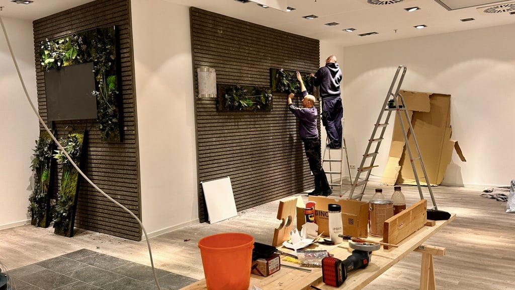 Im neuen Medienpunkt im Neustadt Centrum wird längst für die Neueröffnung gearbeitet.