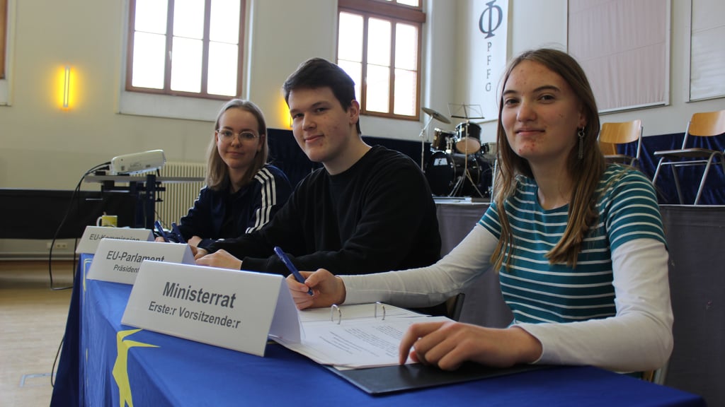 EU-Kommission, EU-Parlament und Ministerrat am Haldensleber Gymnasium Haldensleben: Der Sozialkunde-Kurs der 10. Klasse erlebt die Europapolitik ganz nah.